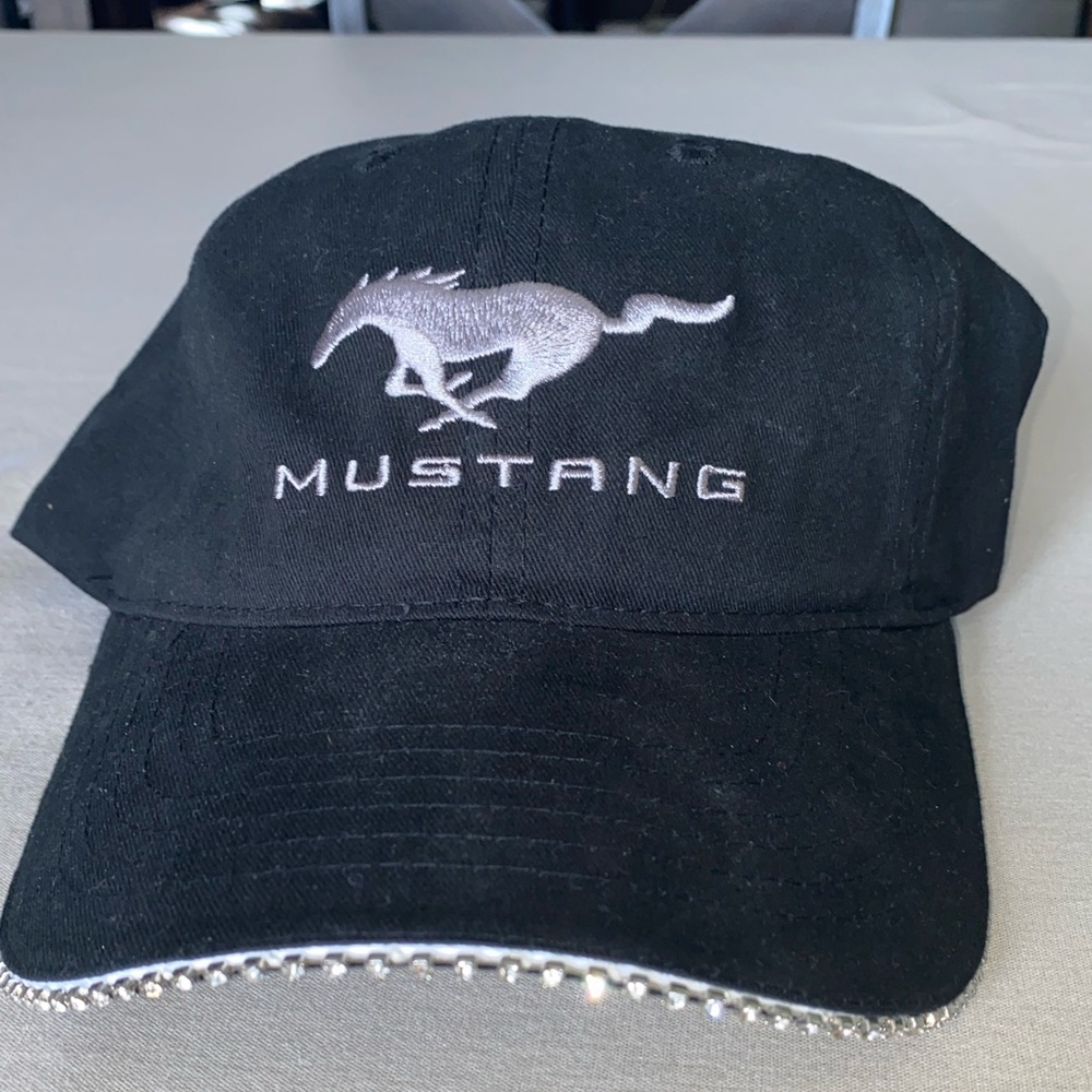 Women’s mustang hat